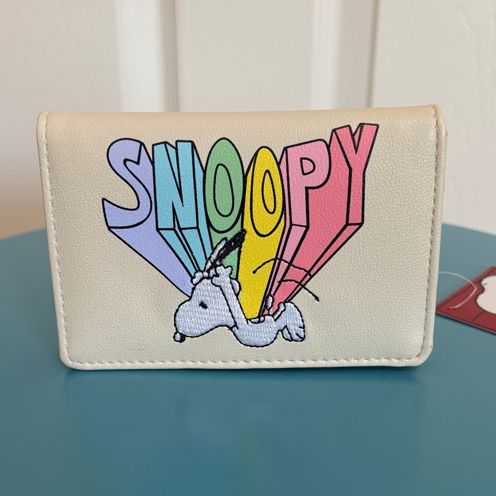 New with Tags Peanuts Cream Wallet with Snoopy Design